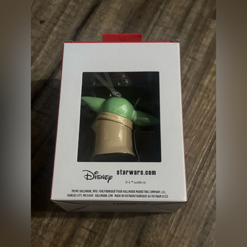 Disney Star Wars Mandalorian Grogu Hallmark Christmas Ornament New in Box - Picture 4 of 4